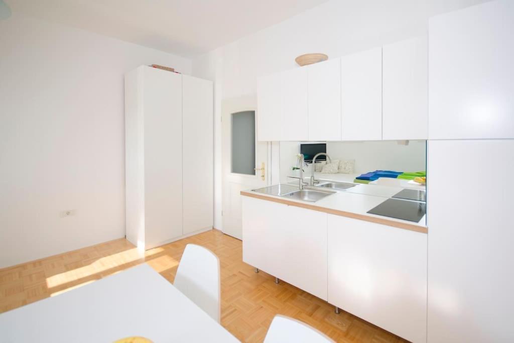 The Cute, Sunny Apartment In The Center +P Ljubljana Extérieur photo